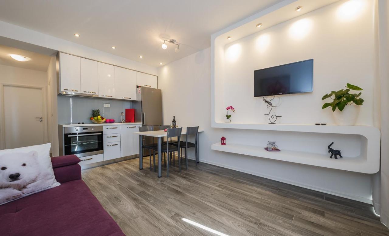 Lovely Apartments Kastela Exterior photo